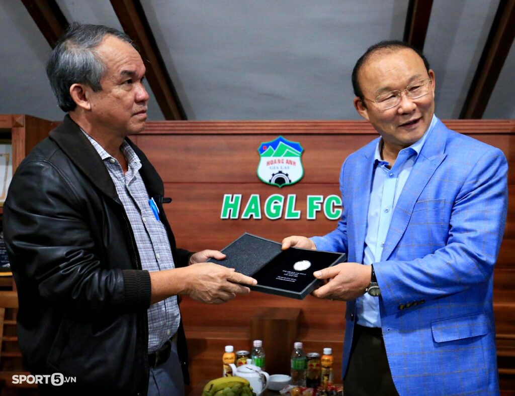 Hoạt động sau khi rời đội tuyển quốc gia